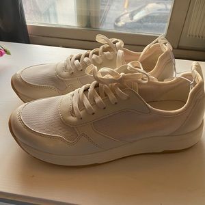 Banana Repiblic Sneakers NWT